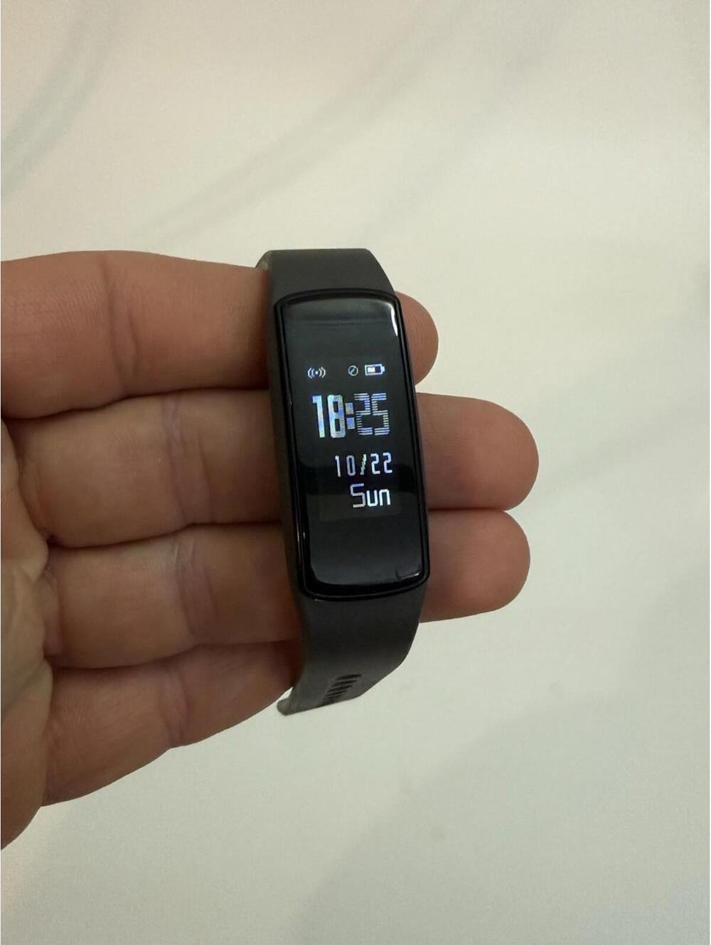 Goji Active GFITBK20 Fitness Tracker Black Tested Charges Works